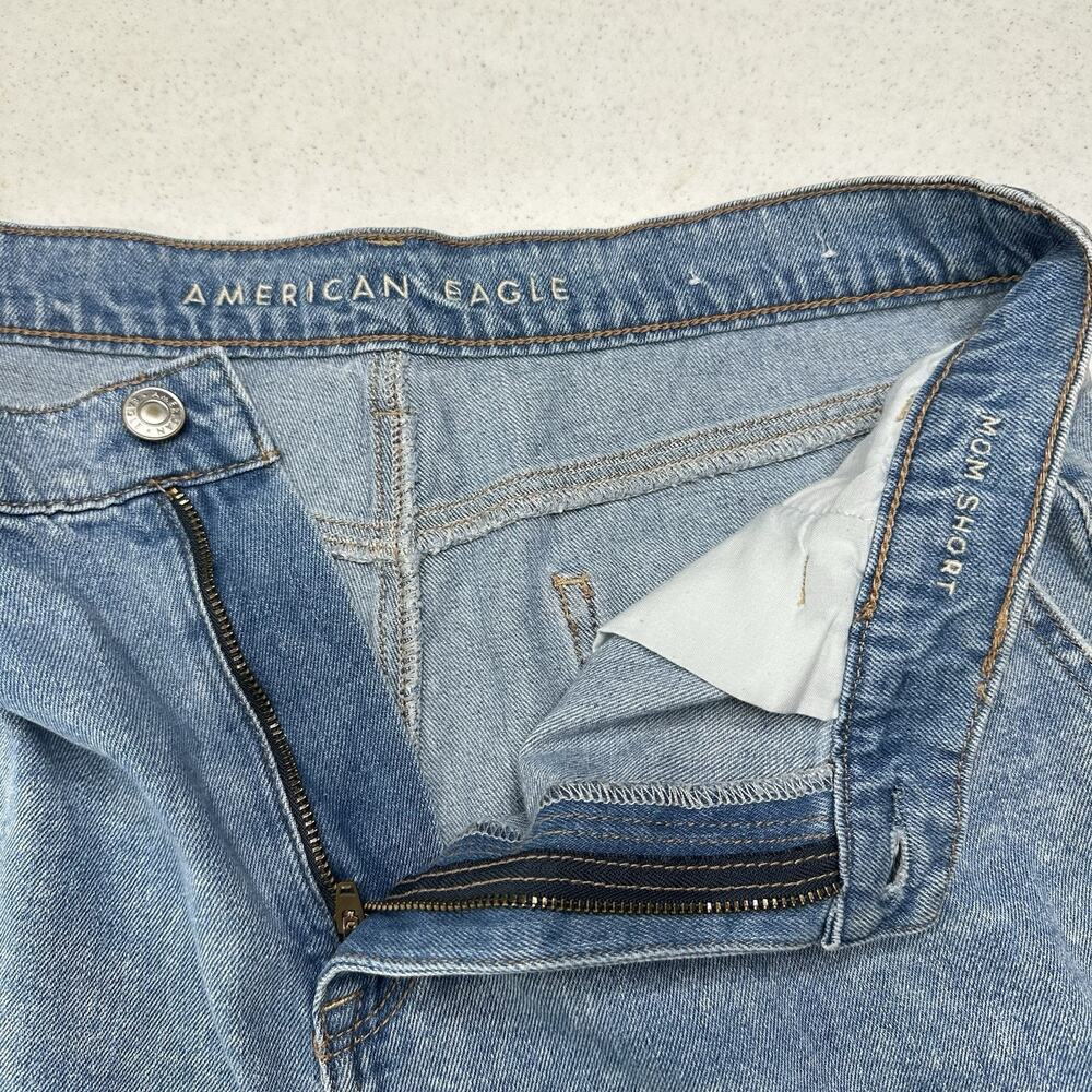 American Eagle Shorts 12 Mom High Rise Denim Blue Jean Cuffed Short Light Wash - Picture 8 of 9
